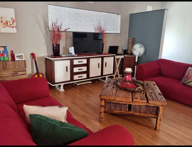 3 BEDROOM HOUSE FOR SALE IN BOSTON